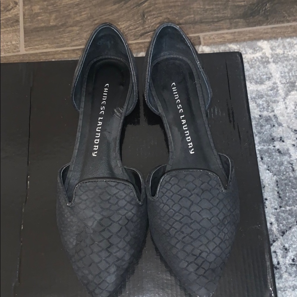 Chinese Laundry Flats- black print, never worn